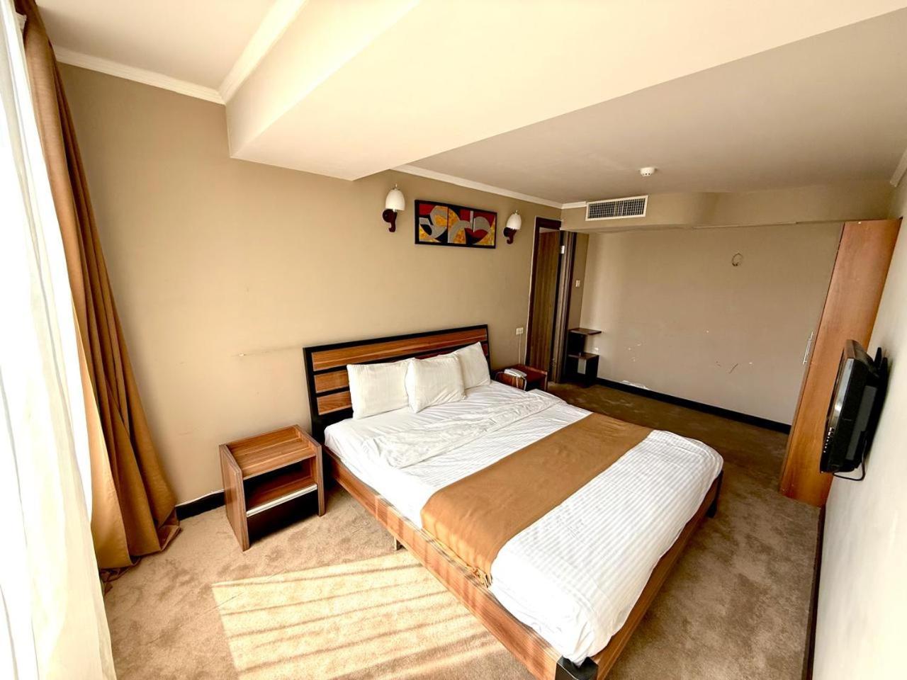 Elegant Hostel Erivan Exterior foto