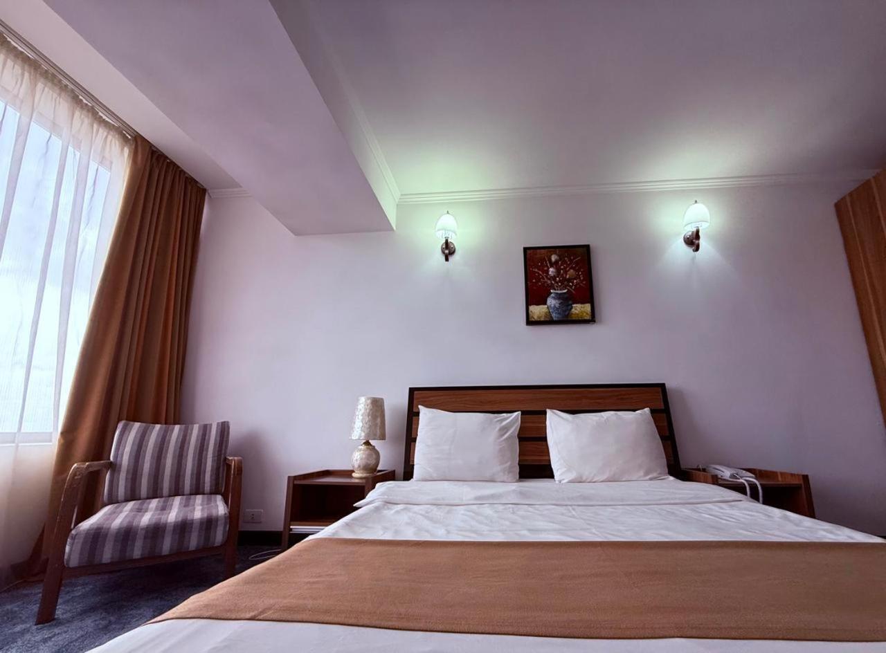 Elegant Hostel Erivan Exterior foto